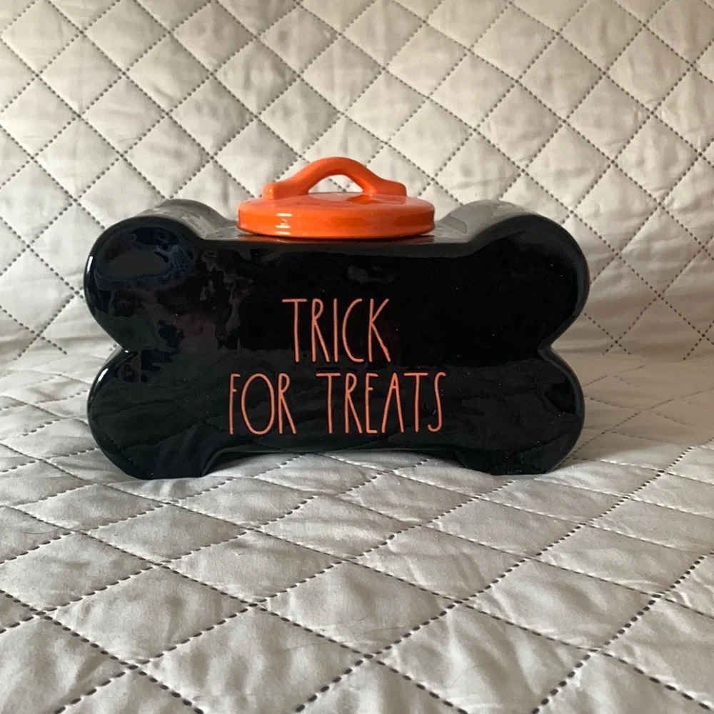 New in box Rae Unn treat jar.